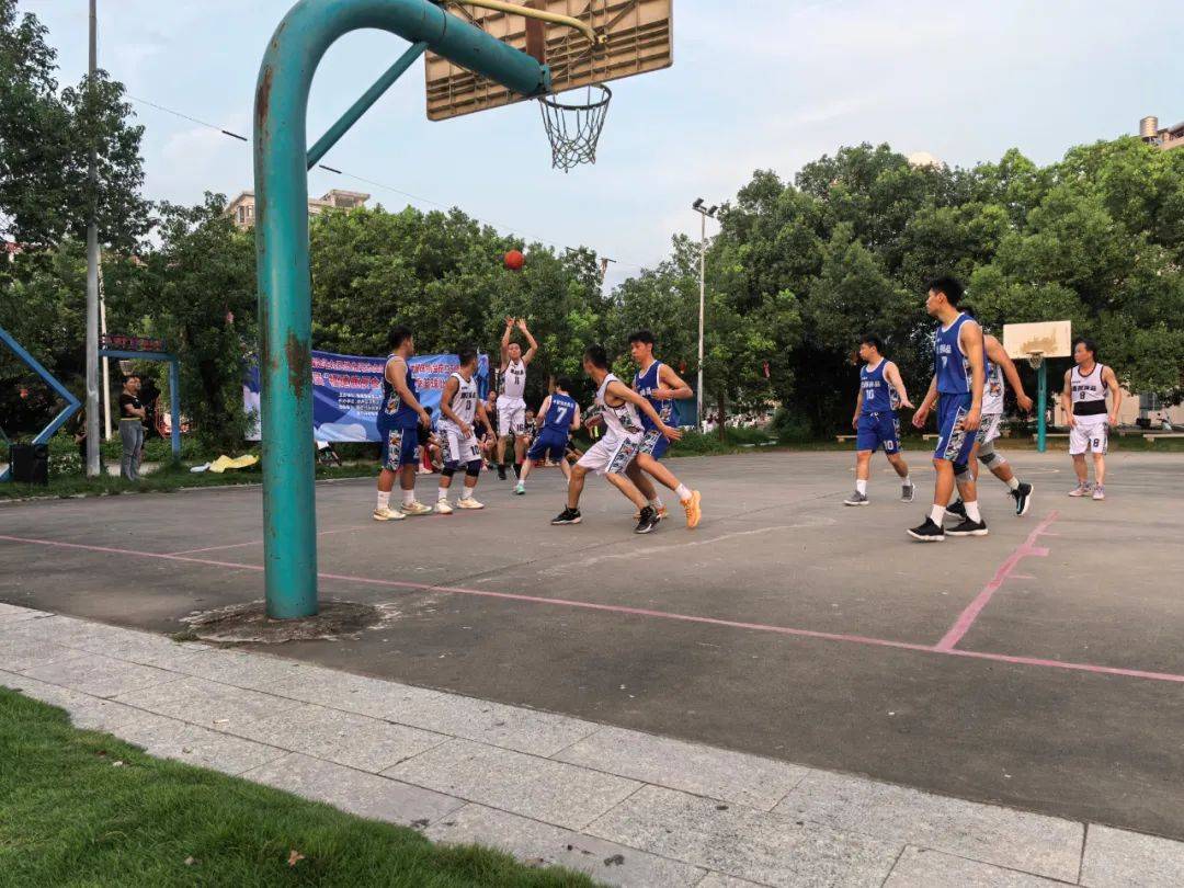 开云体育登录-包含热闹篮球赛事场上引来球迷疯狂欢呼的词条