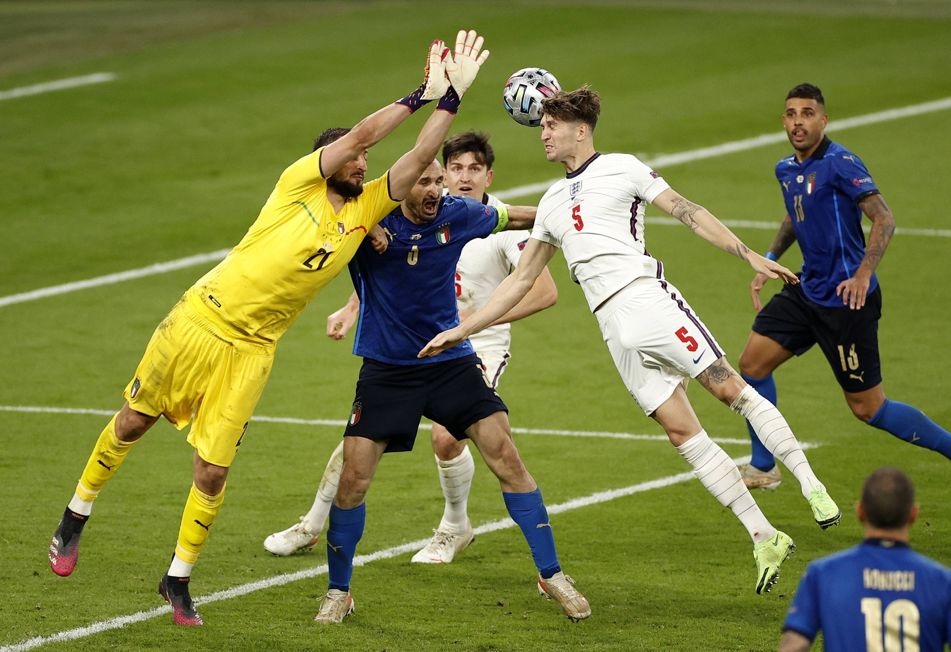 克罗地亚队在欧洲国家杯赛场上表现亮眼的简单介绍