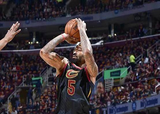 山东队险胜步行者,詹姆斯点燃赛场 山东队险胜步行者,詹姆斯点燃赛场