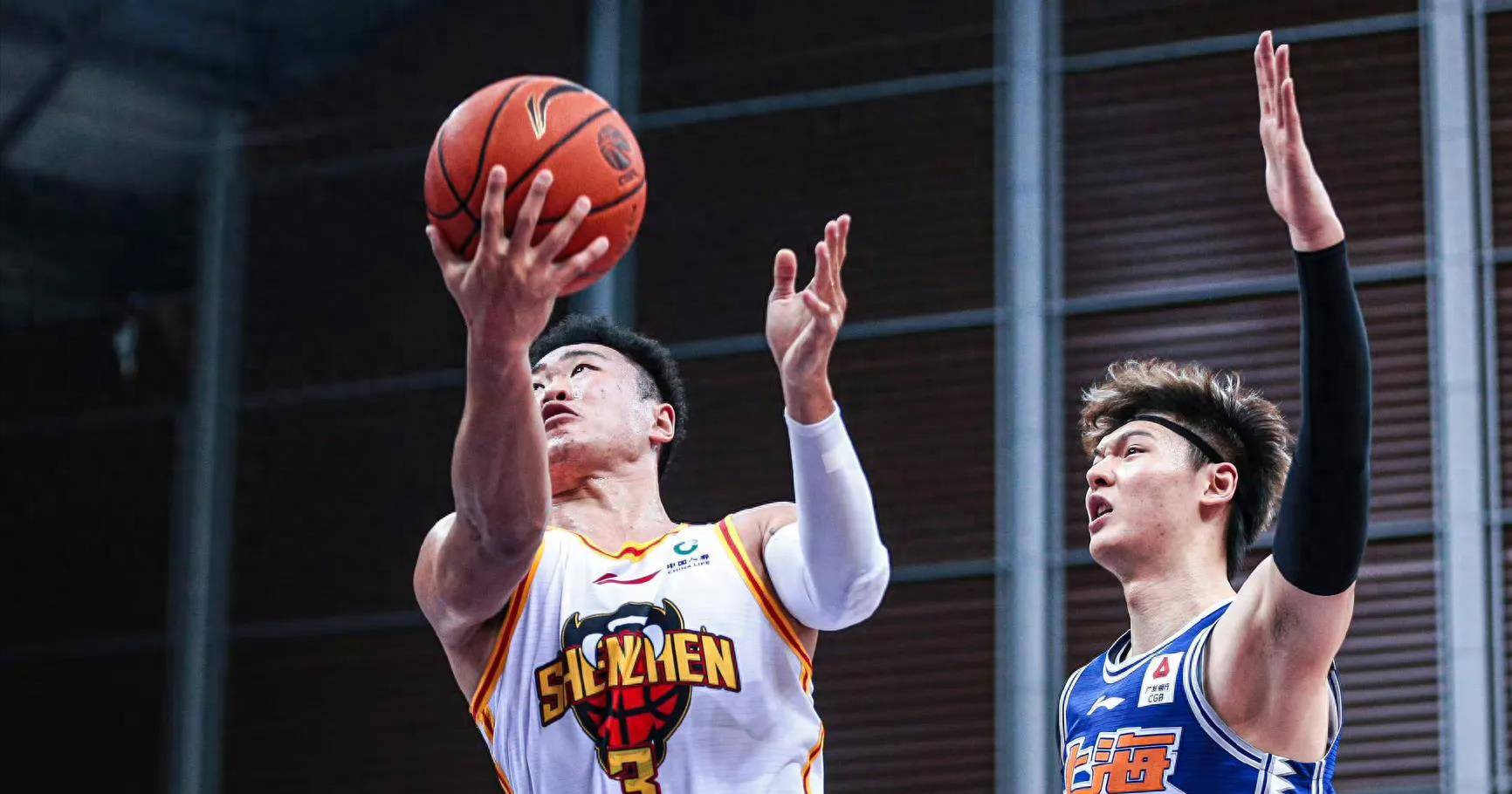 广东队力克福建队,王哲林统治全场 广东队力克福建队,王哲林统治全场