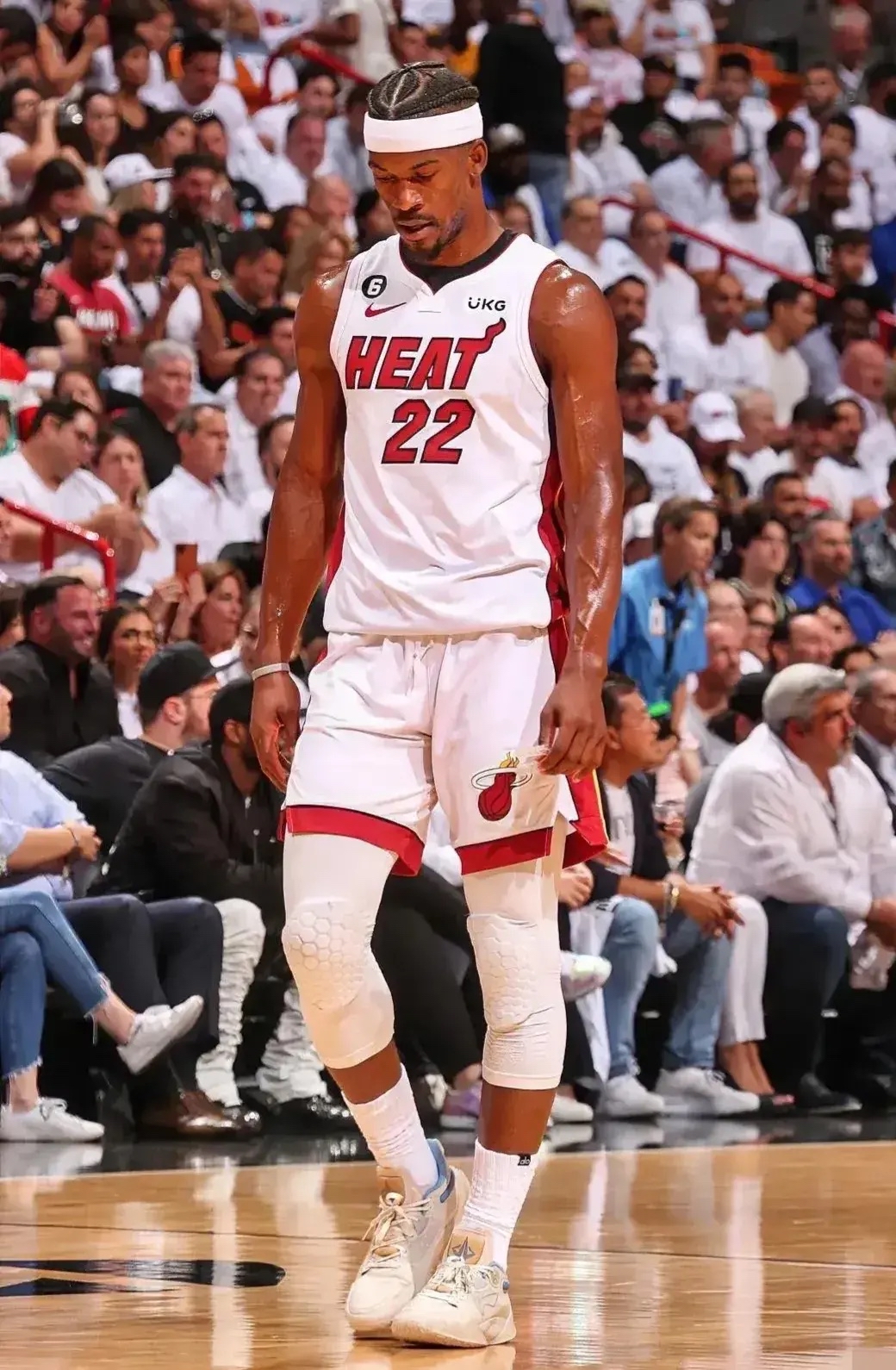 深圳队横扫76人,克莱扛起全队 深圳队横扫76人,克莱扛起全队