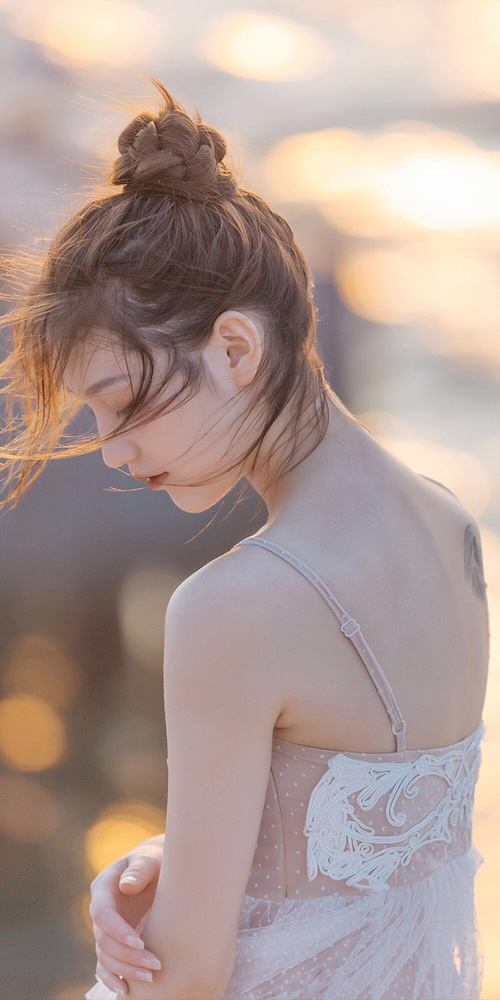 跨联盟梦幻对决！浓眉加时赛统治攻防，尼克斯险胜广东创历史