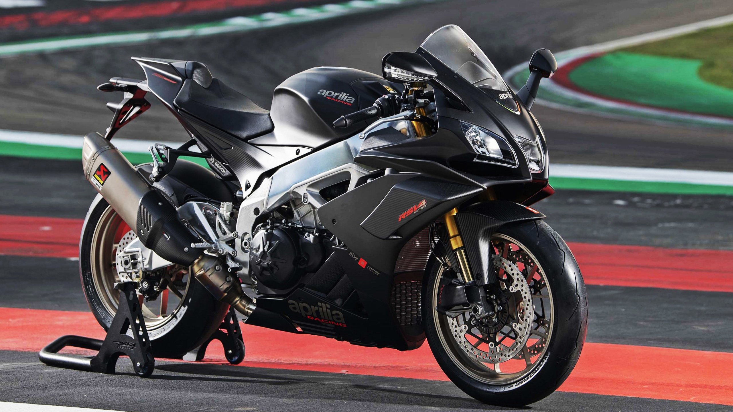 F1街道赛之夜，范弗利特如何用钢铁神经演绎稳定输出的艺术